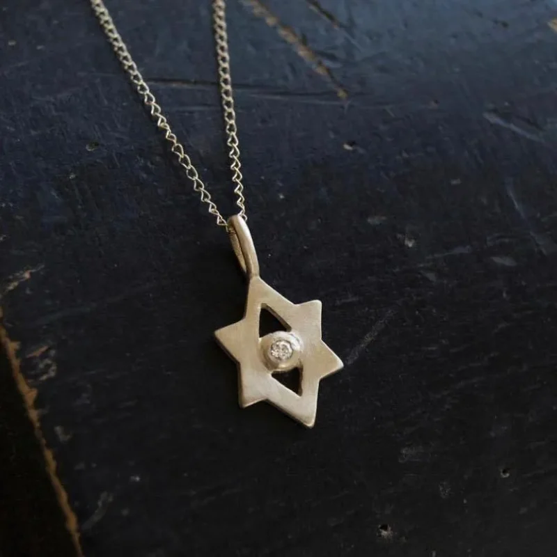 14k gold star of david pendant with 2mm diamond