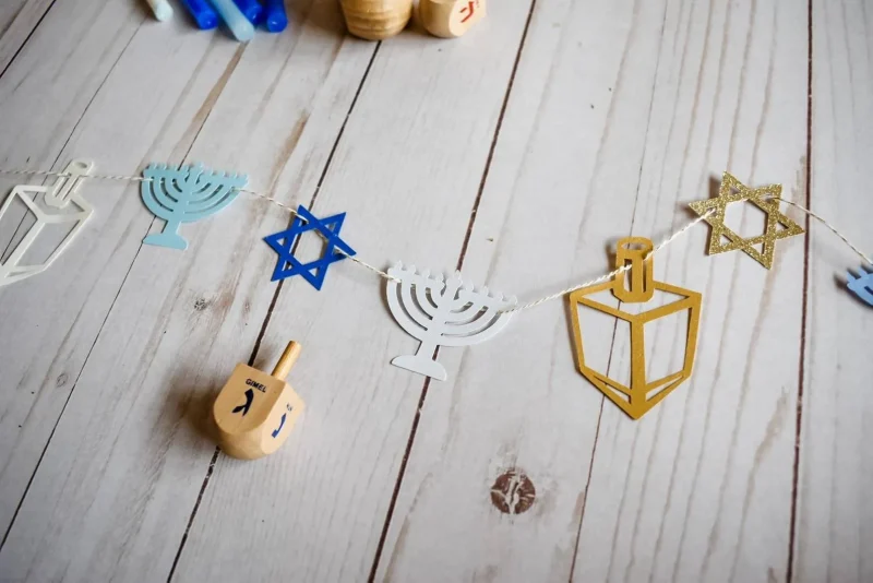 silver or gold mini hanukkah garland