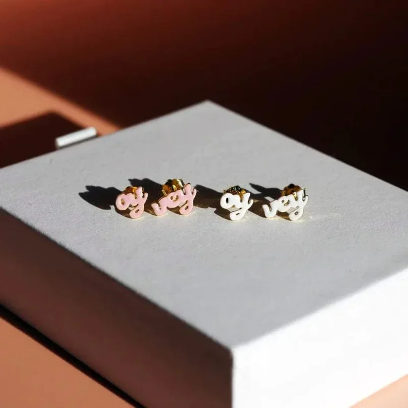 yidderish studs pink or white